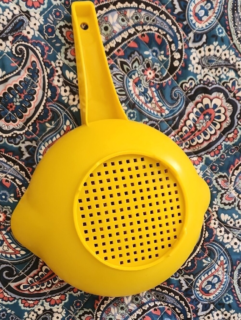 Small Tupperware Strainer - Picture 2 of 6